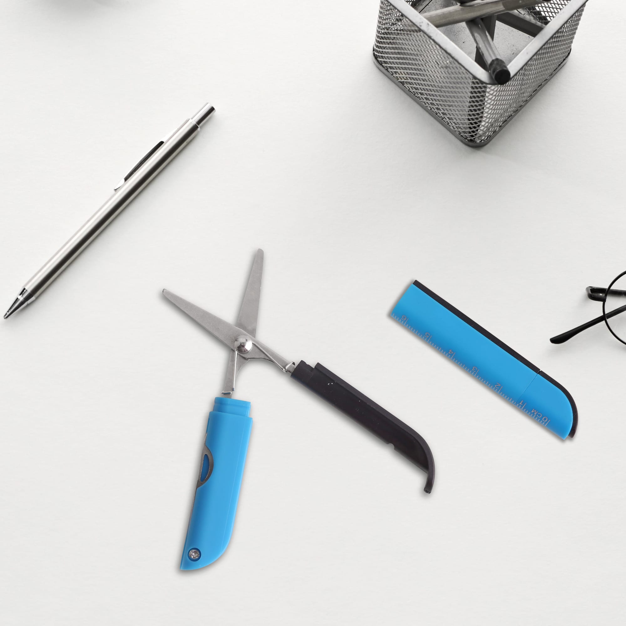 Multifunctional Scissors