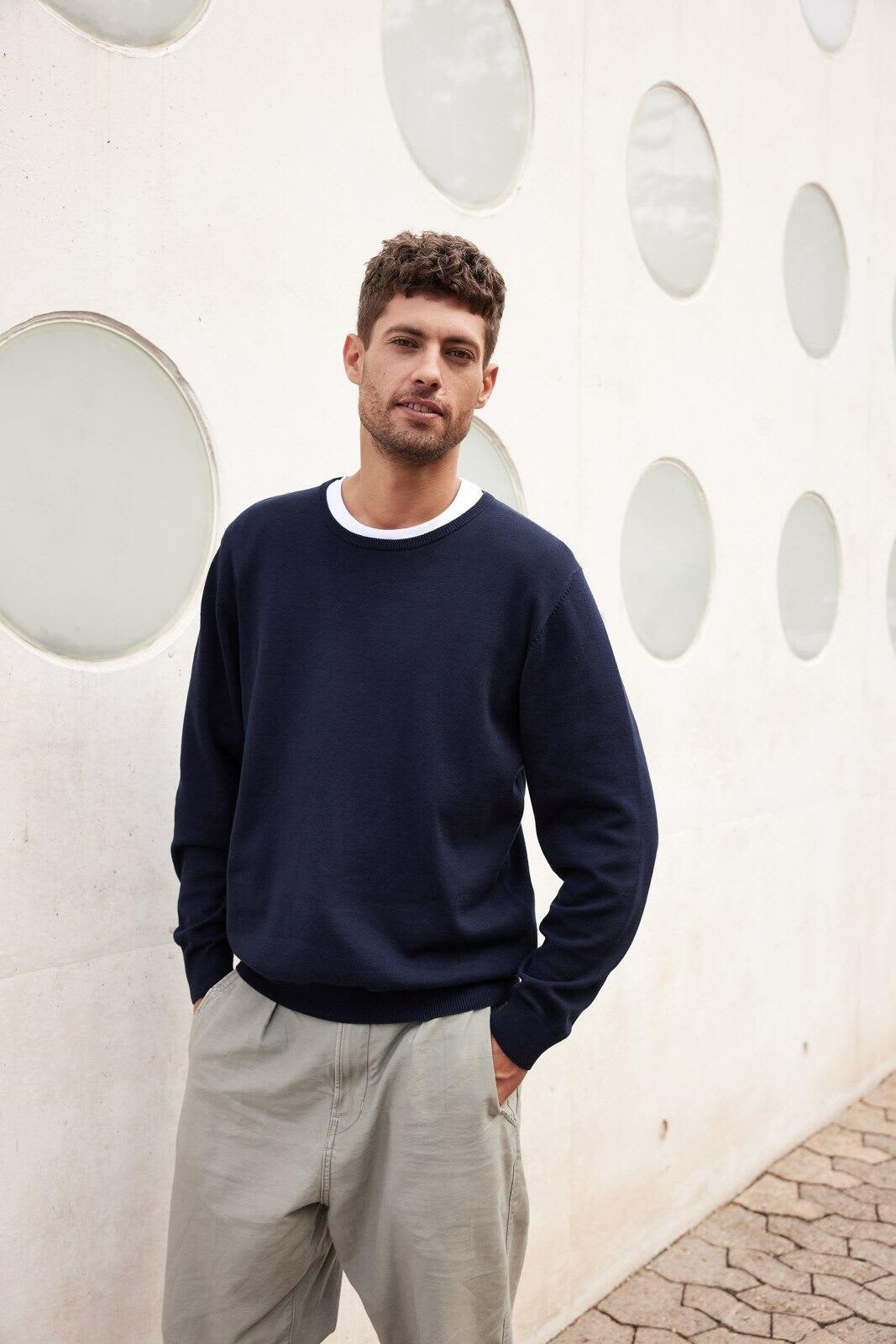 Mens Round-Neck Pullover